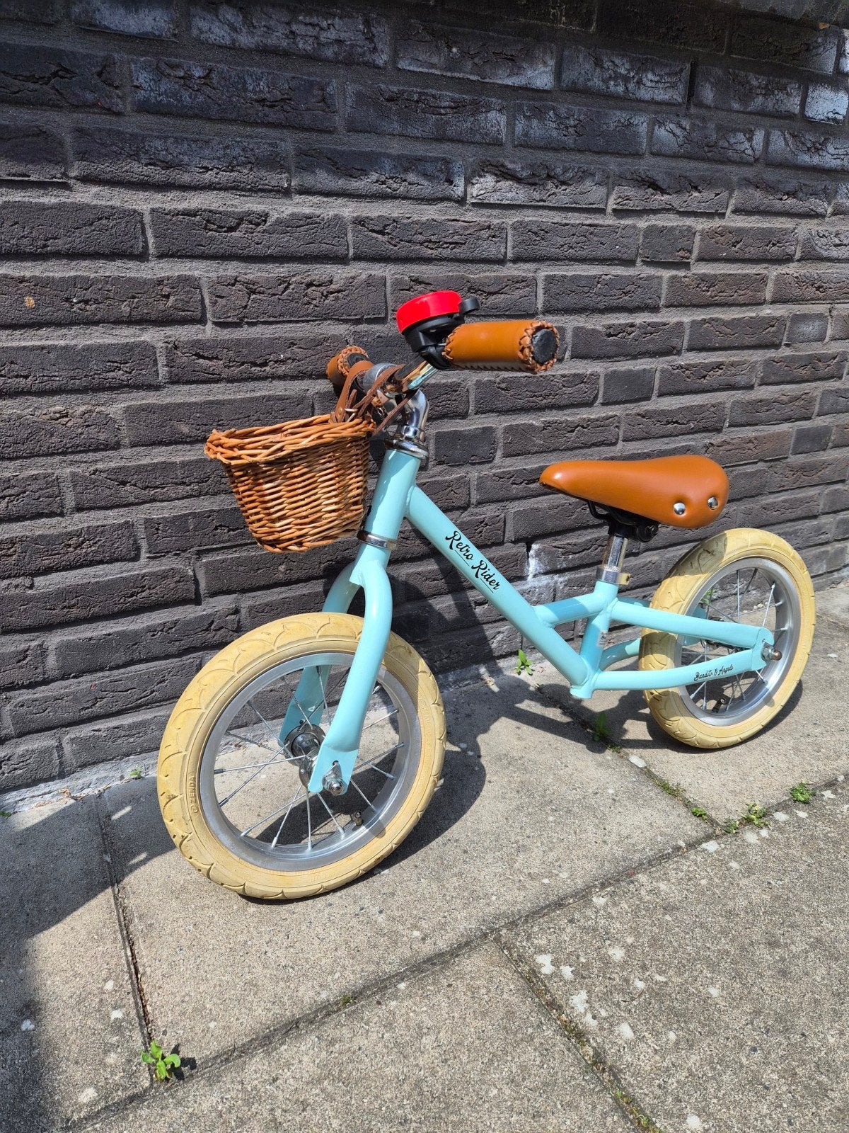 Loopfietsje Retro Rider Bandits & Angels met rieten mandje, Fietsen en Brommers, Fietsen | Kinderfietsjes, Ophalen, Gebruikt, Minder dan 16 inch