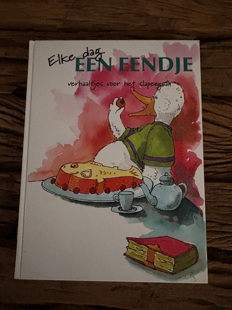 Elke dag een eendje - Maike Karstkarel (Voorleesboek), Boeken, Ophalen of Verzenden, Zo goed als nieuw, Verhalen