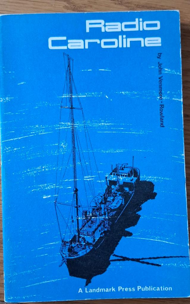 Zendschip Radio Caroline - Het Verhaal van de Zeezender, Ophalen of Verzenden, Gelezen, Artiest