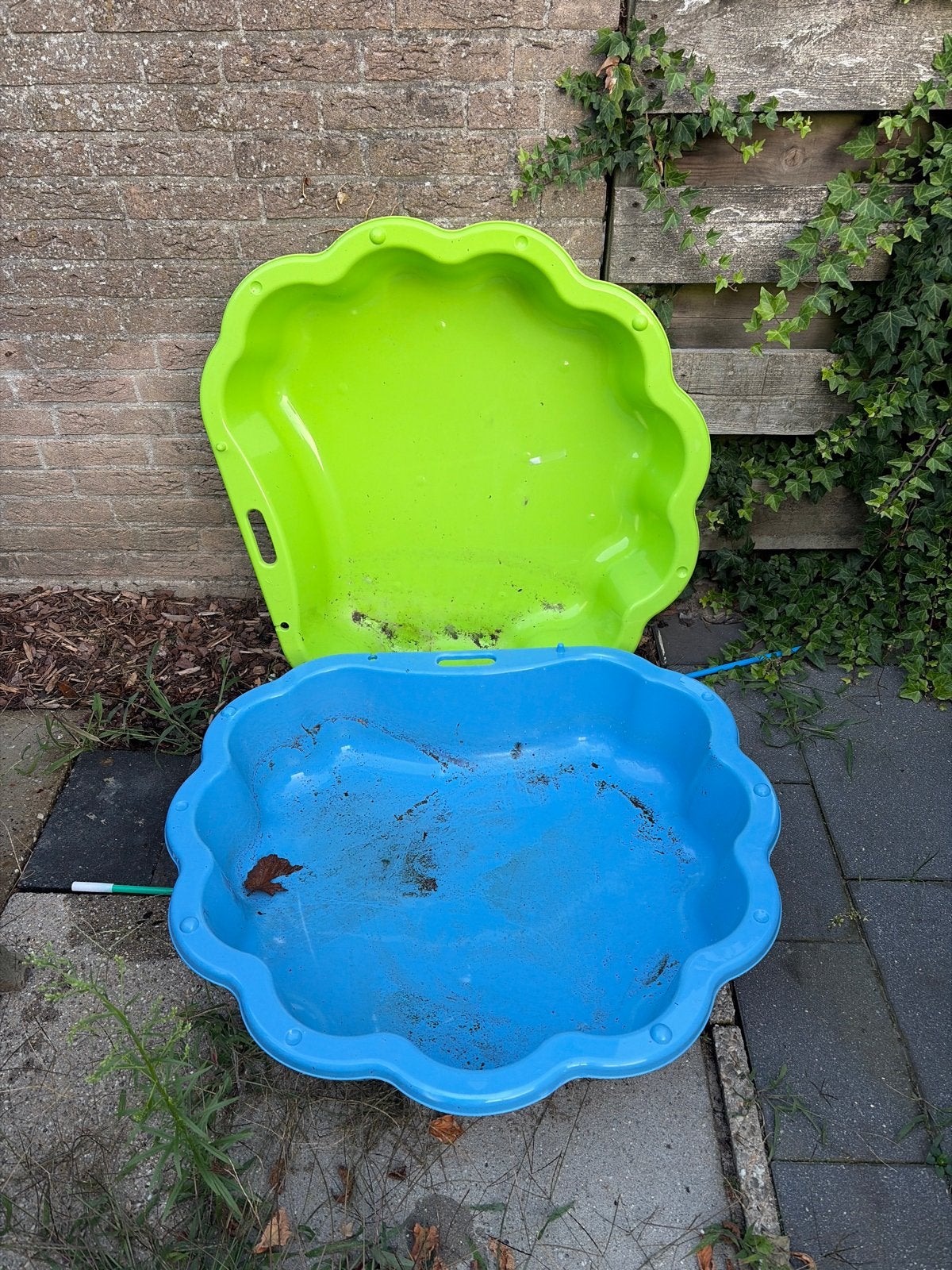 2 schelpen zandbak/zwembadje (gratis af te halen), Ophalen of Verzenden, Gebruikt