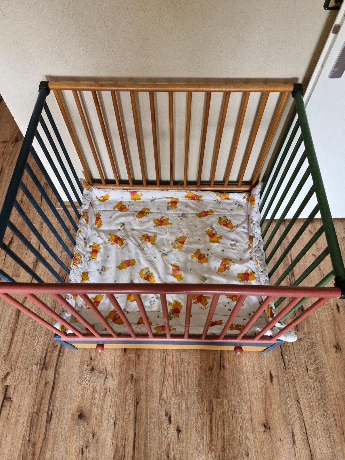 Foto 3 van Kleurrijke kinderbox met boxkleed en praktische lade