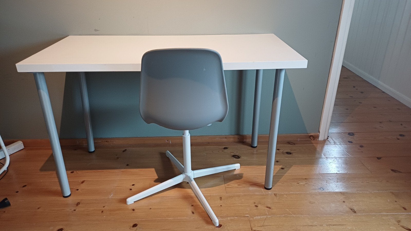 Wit ikea bureau met metalen poten, Ophalen, Gebruikt, 120 cm, IKEA