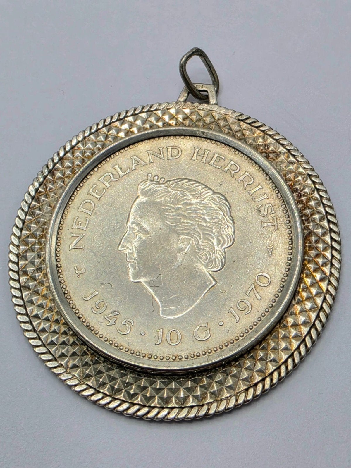 Zilveren 10 Gulden Munt In Hanger, Verzenden
