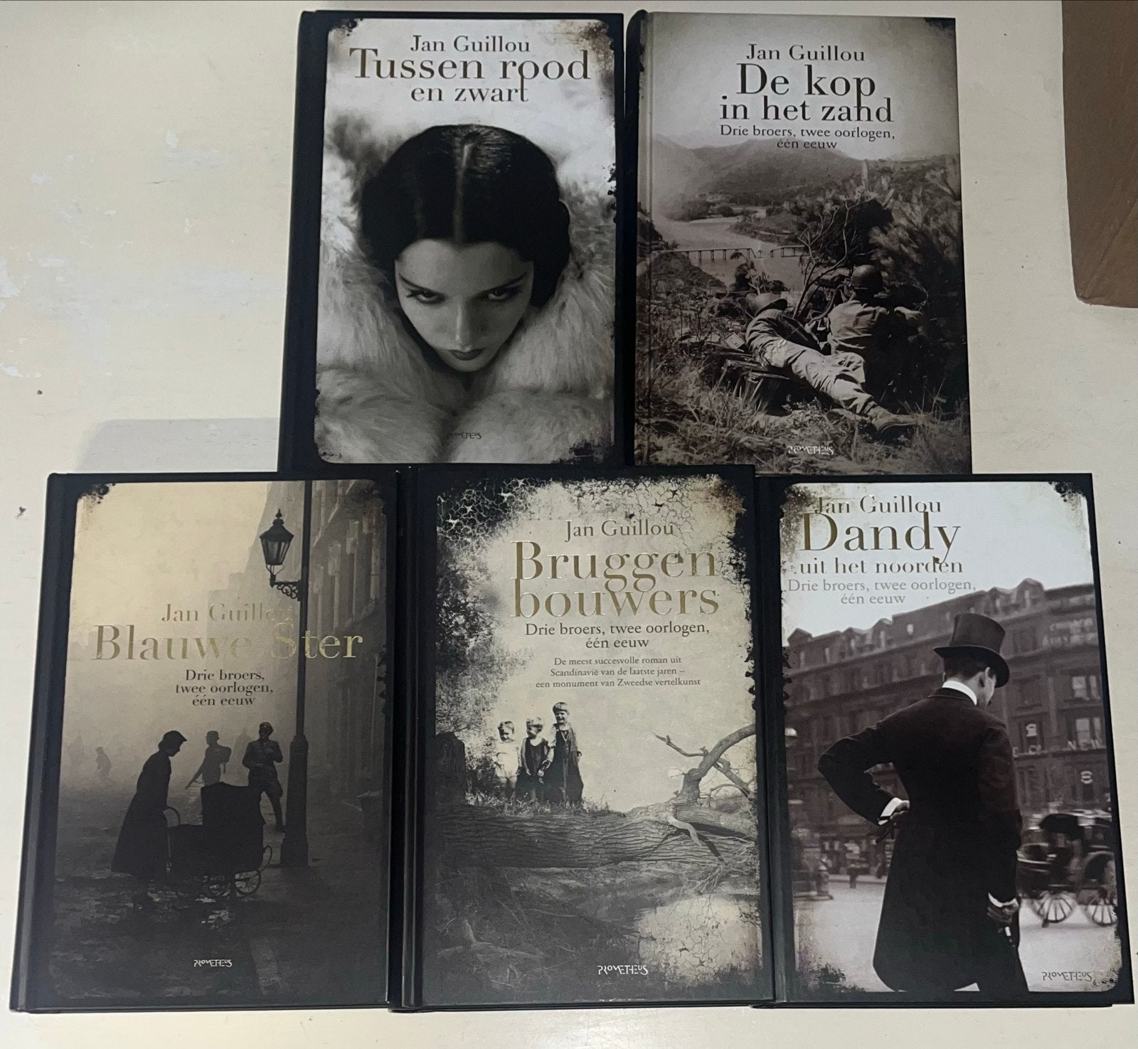 Jan Guillou - Drie broers, twee oorlogen, één eeuw (5 boeken, Boeken, Ophalen of Verzenden, Gelezen, Nederland