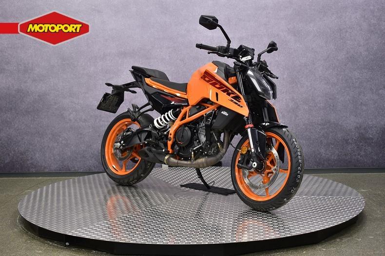 KTM 390 DUKE (bj 2024), Motoren, KTM Sportmotorcycle GMBH, Bedrijf, Stallhofnerstrasse 3
5230  Mattighofen, AT, Wessel.Peters@ktm.com