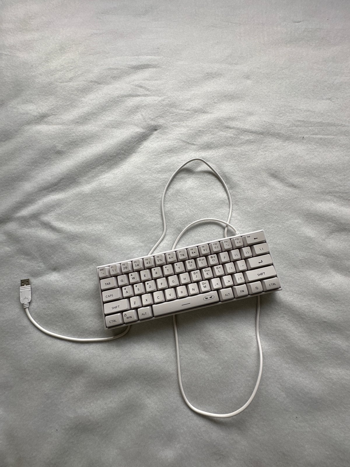 Compact QWERTY toetsenbord - Wit, bedraad, Plug-and-play, Ophalen of Verzenden, Zo goed als nieuw, Qwerty