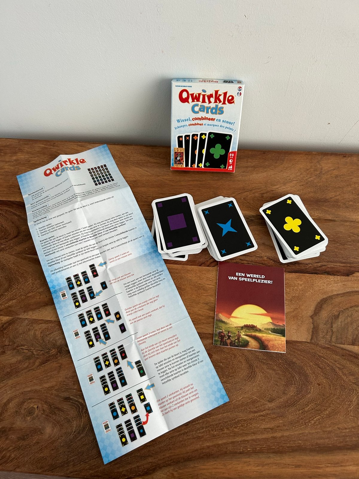 Qwirkle Cards: Wissel, combineer en scoor! Nieuw!!, Hobby en Vrije tijd, Drie of vier spelers, Ophalen of Verzenden, Nieuw
