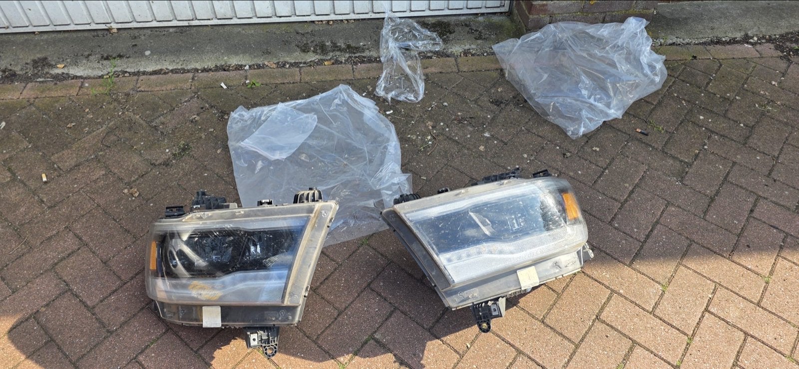 Koplamp rechts voor Dodge Ram gen 5, Auto-onderdelen, Ophalen, Gebruikt, Universele onderdelen