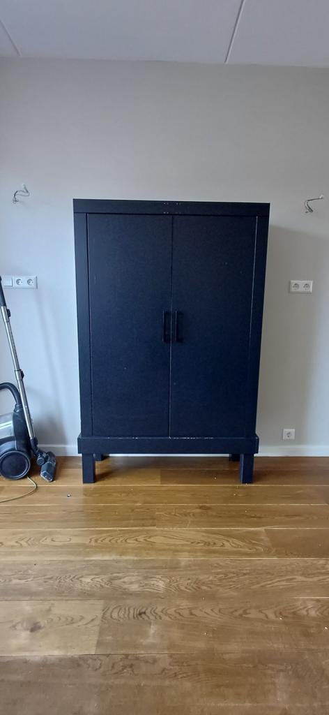WOOOD Zwarte Kast, Huis en Inrichting, Ophalen, Gebruikt
