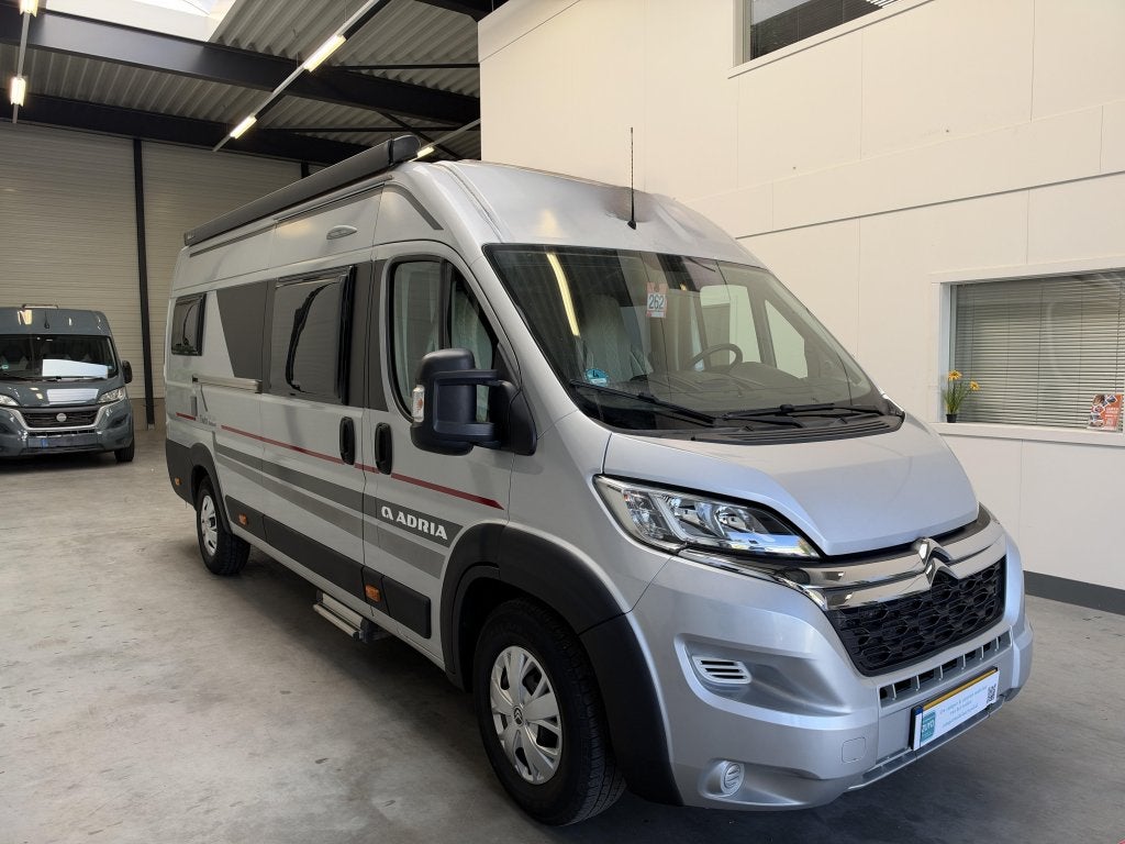 Adria Twin 640 SLX Platinum (2017) - 160pk -Ultieme Off-Grid, Raamblindering, Buscamper of Camperbus, Ringverwarming, Tot en met 2