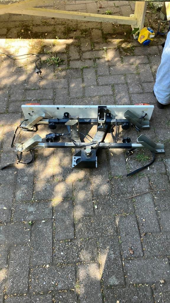 2 fietsendragers, Auto-onderdelen, Ophalen of Verzenden, Gebruikt