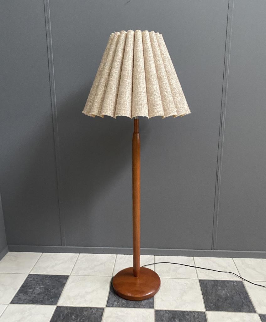 70 jaren DOMUS teak hout vloer lamp geplooide stoffen kap, Ophalen, 150 tot 200 cm, Hout, Gebruikt