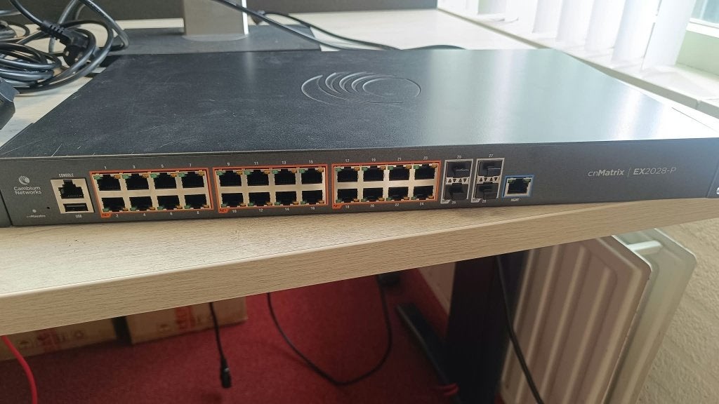 Cambium Networks EX2028-P 48x PoE+ 400 watt, Computers en Software, Ophalen of Verzenden, Gebruikt