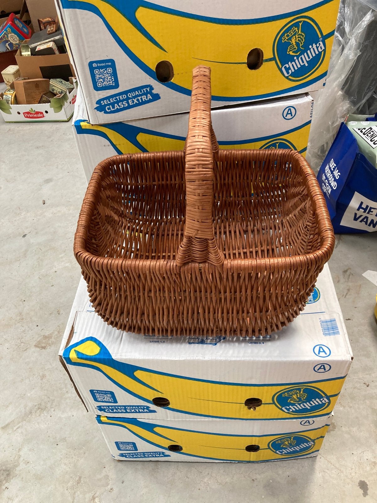 Grote rieten mand met handvat, Huis en Inrichting, Woonaccessoires | Schalen en Manden, Ophalen, Gebruikt, Mand, Riet
