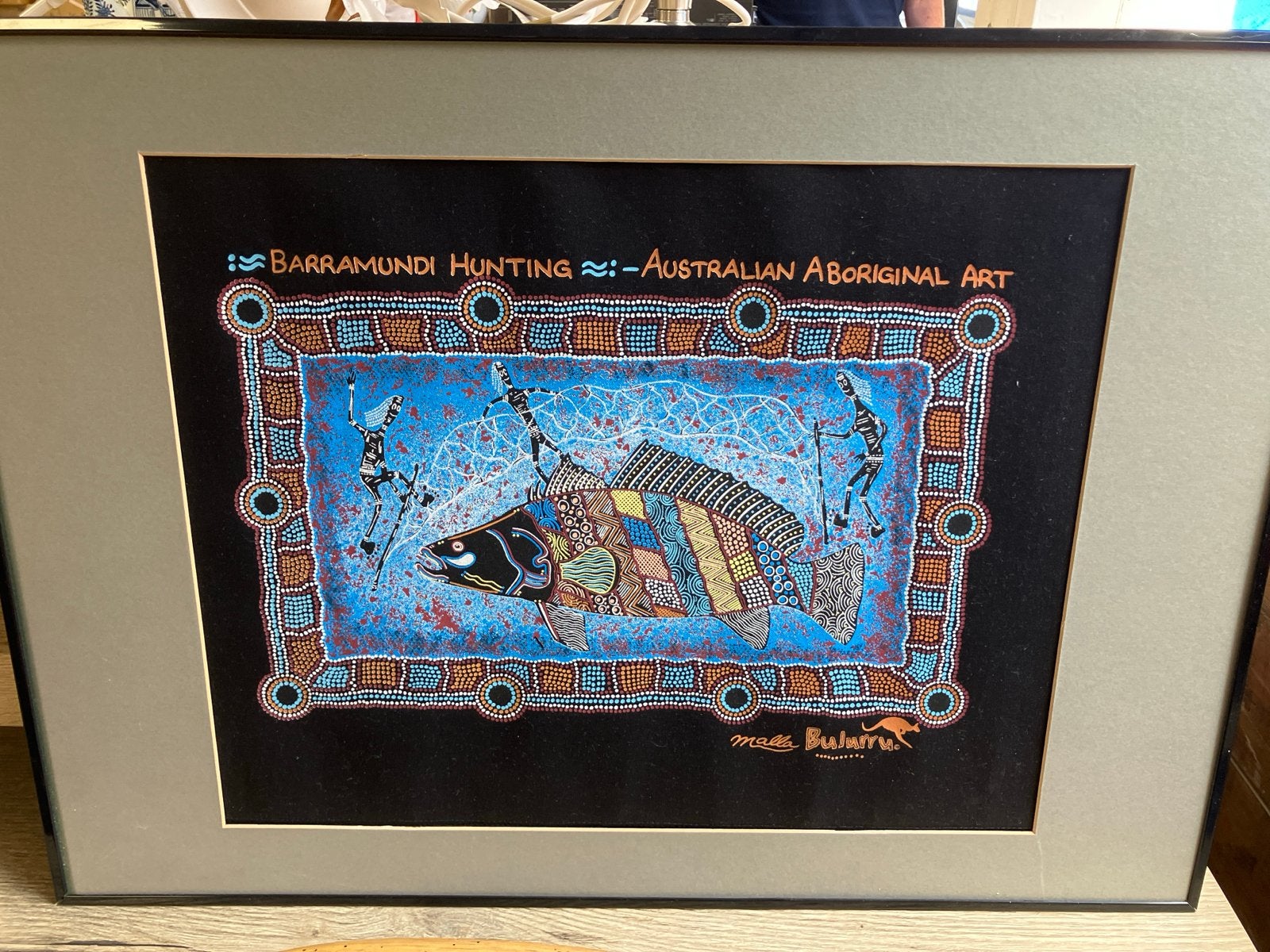 Aboriginal Kunst 'Barramundi Hunting' - Malla Bulunrru, Schilderij, Ophalen of Verzenden, Papier/karton, Gesigneerd