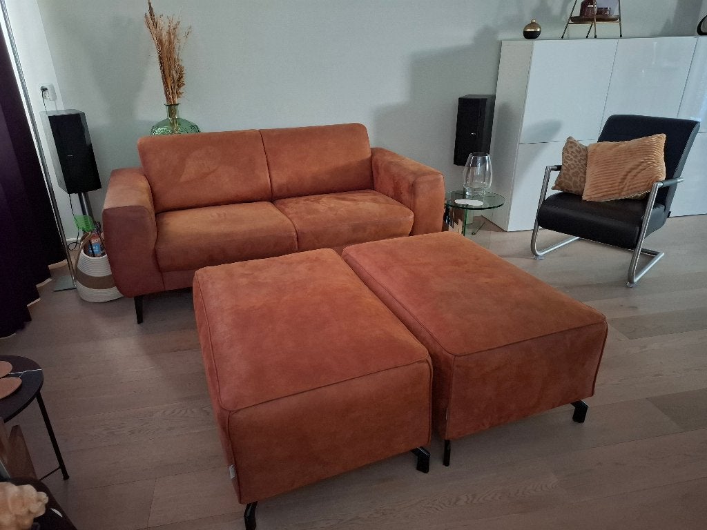 Bank en twee hockers cognac kleur, Huis en Inrichting, Banken | Bankstellen, Ophalen, Gebruikt, 150 tot 200 cm, Tweepersoons