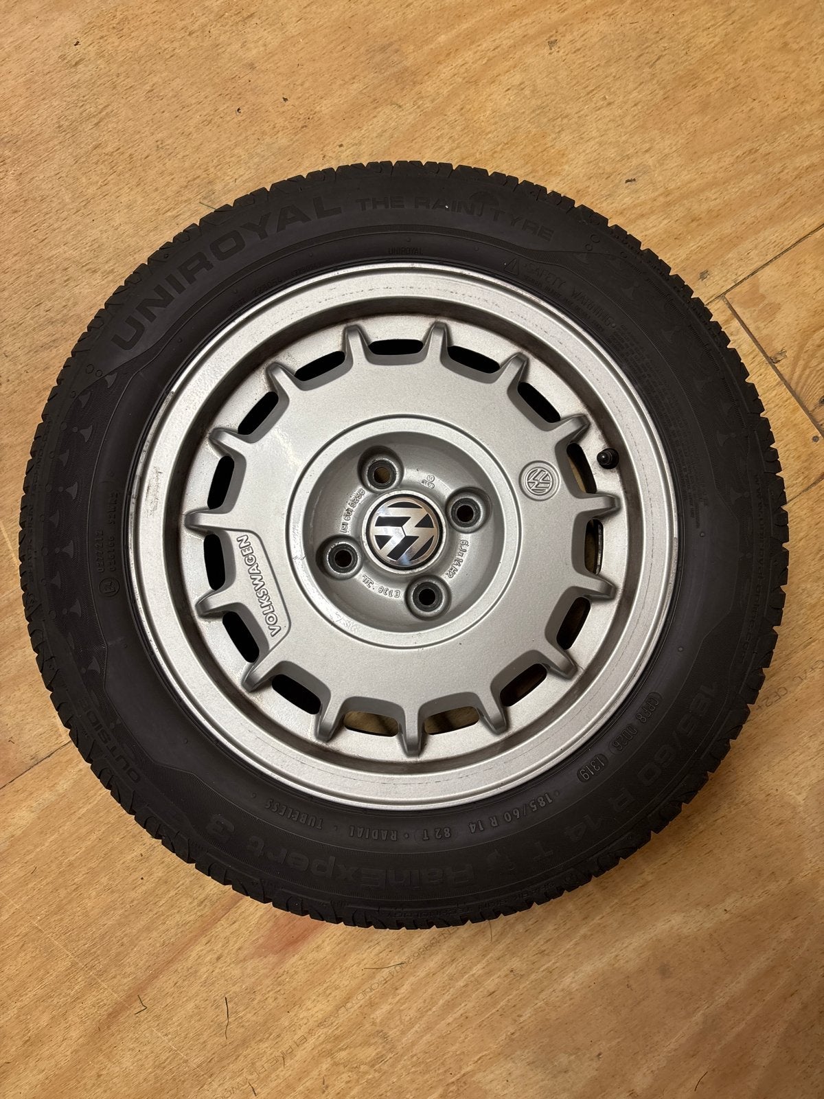 Set van 4 VW 14 inch velgen met Uniroyal RainE 3 banden, Ophalen of Verzenden, Gebruikt