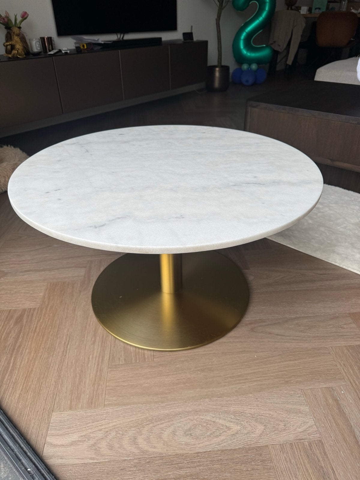 Ronde salontafel met echt marmeren blad en gouden voet, Ophalen, Overige materialen, Rond, 50 tot 100 cm