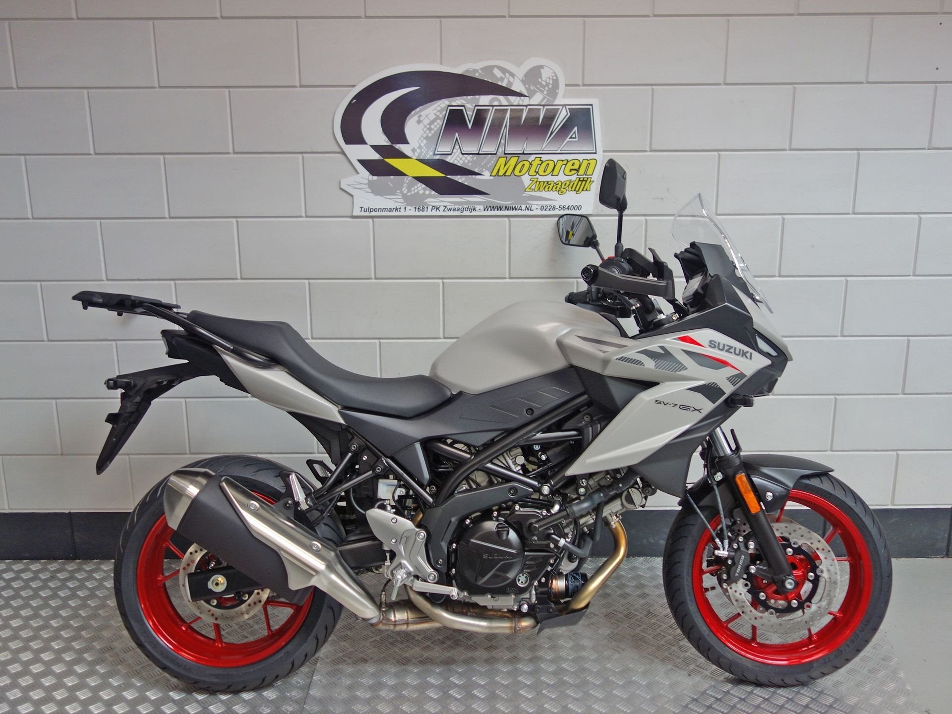 Suzuki SV-7GX, Toermotor, 645 cc, 12 t/m 35 kW, Gebruikt