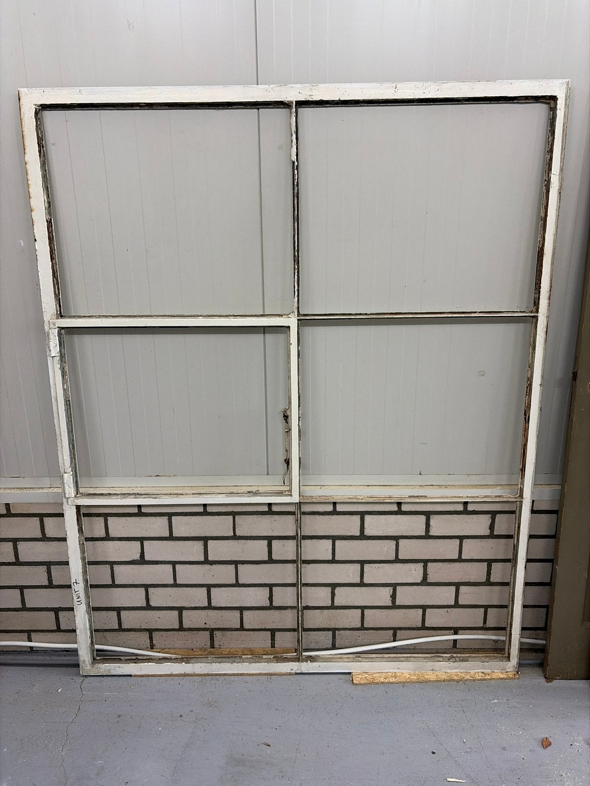 Groot oud stalen raamkozijn met zes vakken, Doe-het-zelf en Verbouw, Glas en Ramen, Ophalen, Gevelraam of Ruit, Gebruikt, 80 tot 120 cm