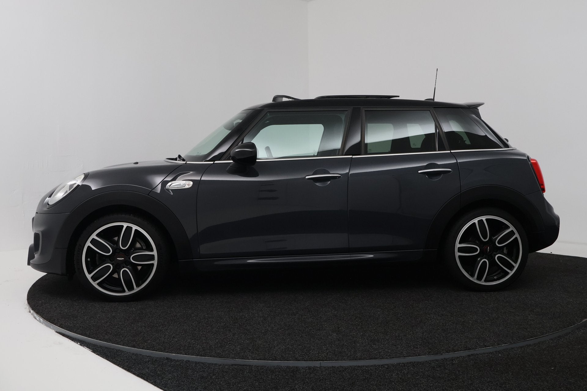 MINI 5-deurs 2.0 Cooper S Chili Serious Business JCW (PANORA, Auto's, 1998 cc, Gebruikt, Leder en Stof, Bedrijf