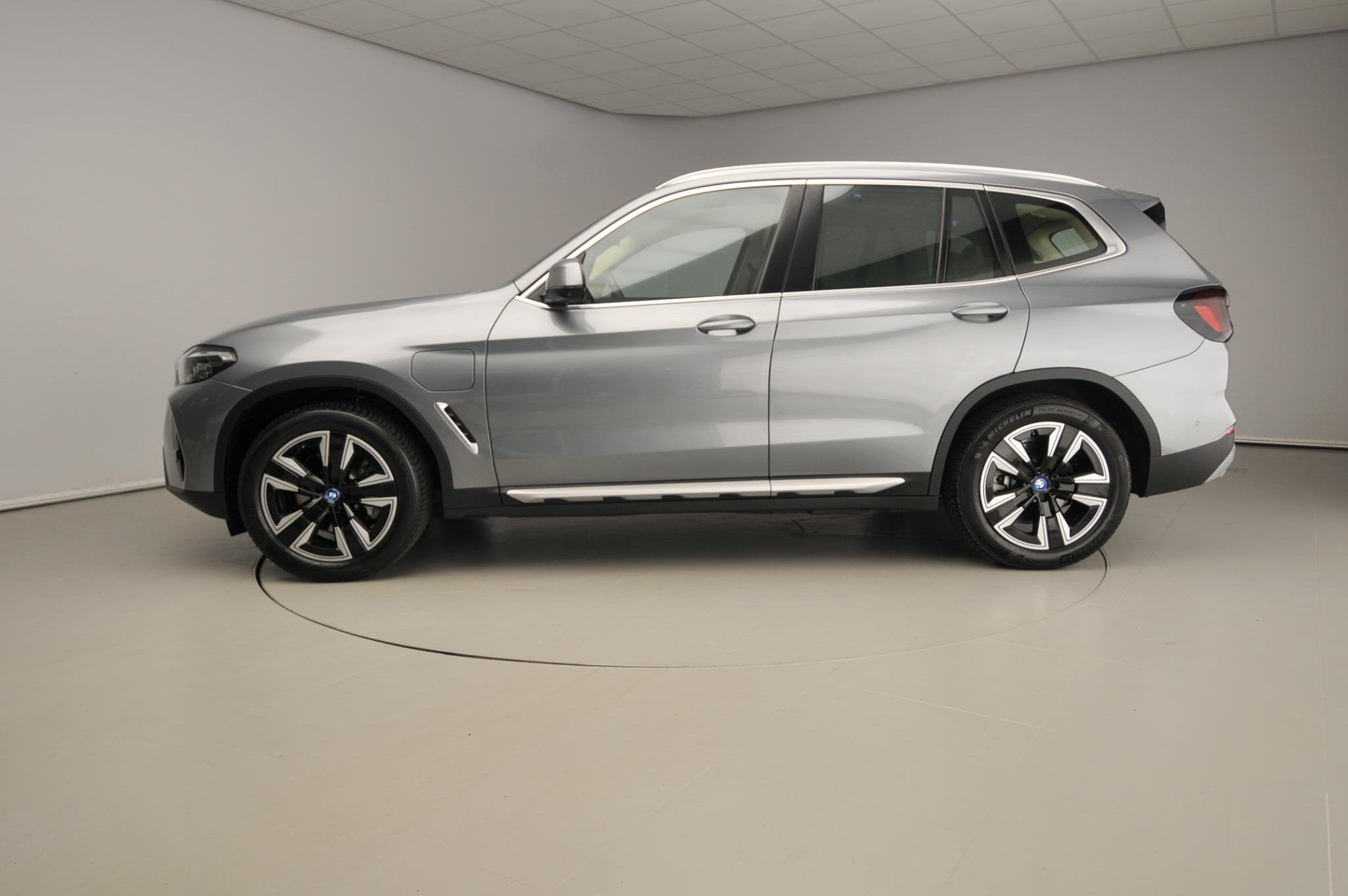 BMW X3 xDrive30e | LED | Navigatie | Schuifdak | Sportstoele, Stof, Gebruikt, 4 cilinders, Bedrijf