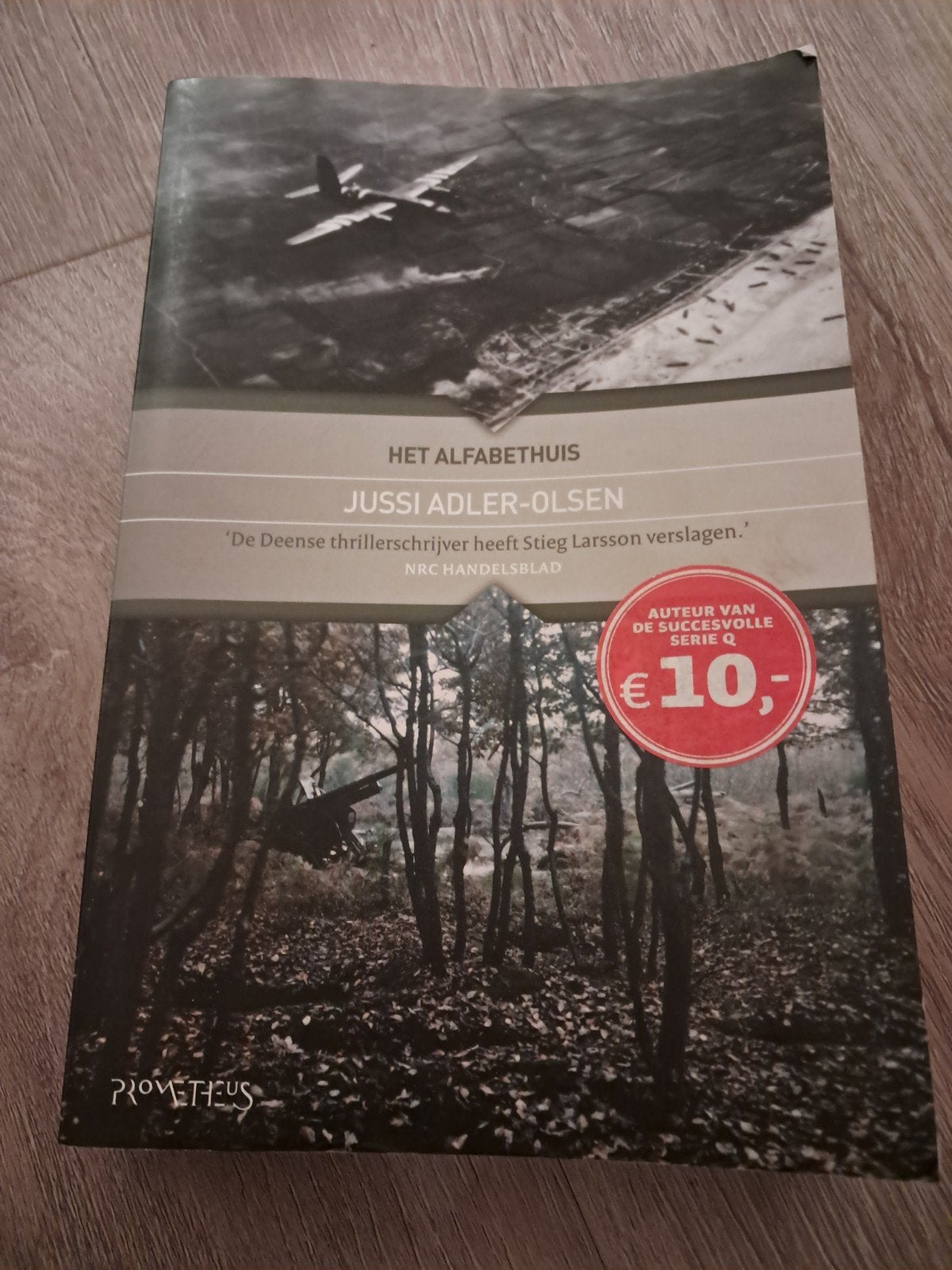 Jussi Adler-Olsen - Het alfabethuis, Ophalen of Verzenden, Zo goed als nieuw, Scandinavië, Jussi Adler-Olsen