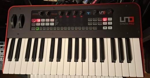 UNO synth pro, Muziek en Instrumenten, Synthesizers, Ophalen, Zo goed als nieuw, Overige aantallen, Overige merken