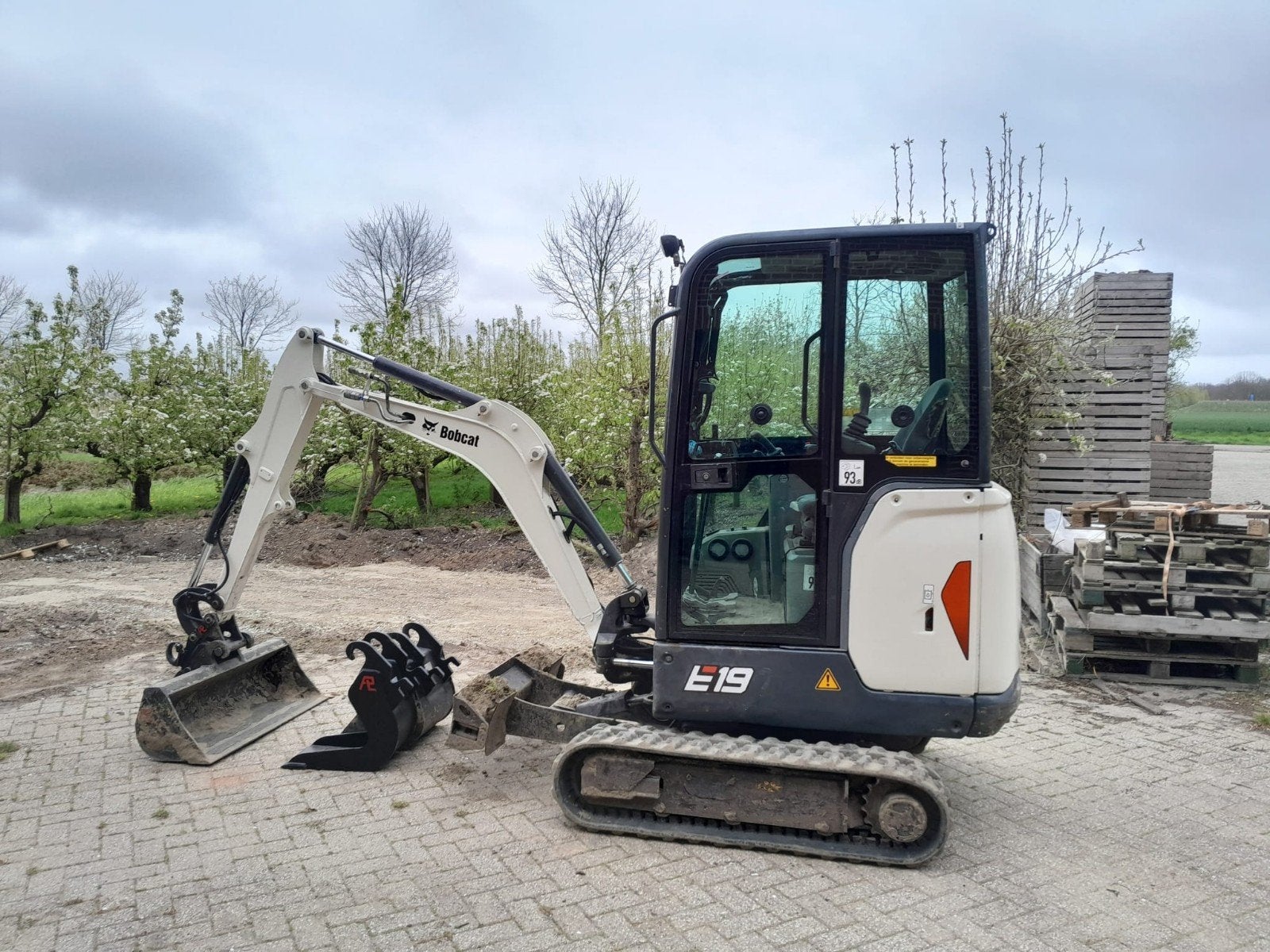 Bobcat e19 minigraver, Ophalen, Graafmachine