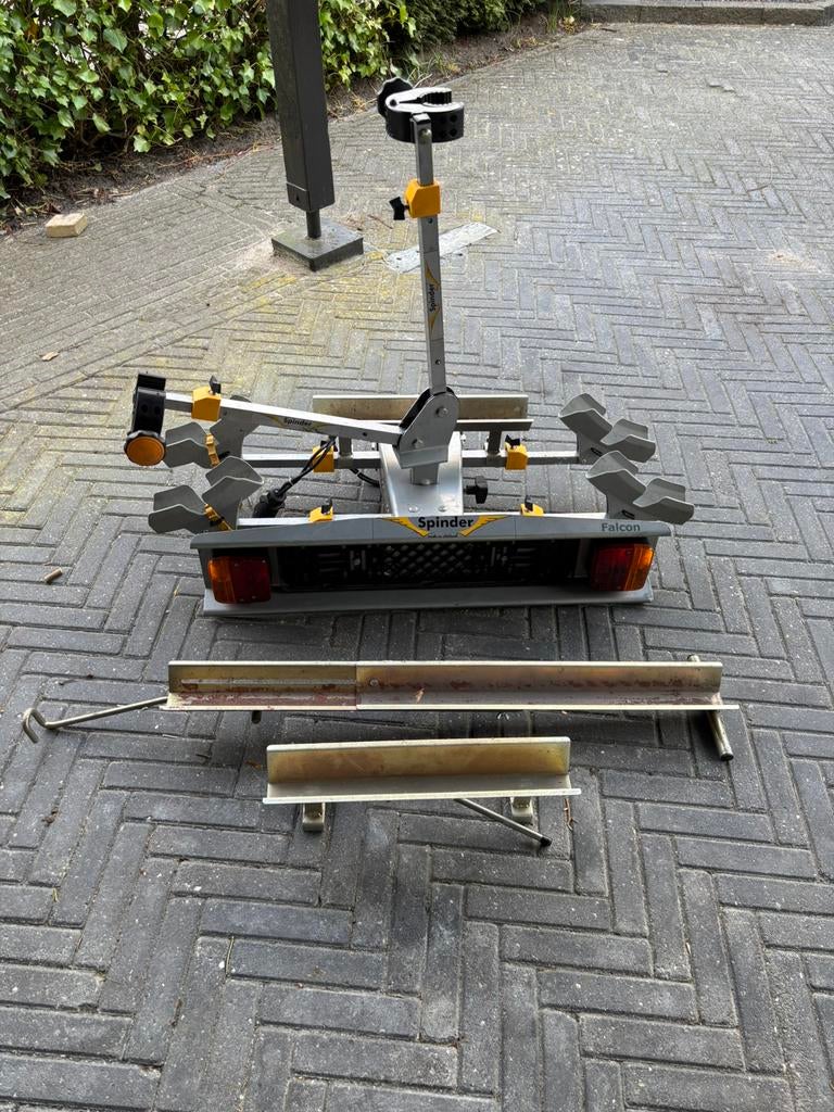 Spinder Falcon met oprij goot, Ophalen, Zo goed als nieuw, Trekhaakdrager, Elektrische fiets