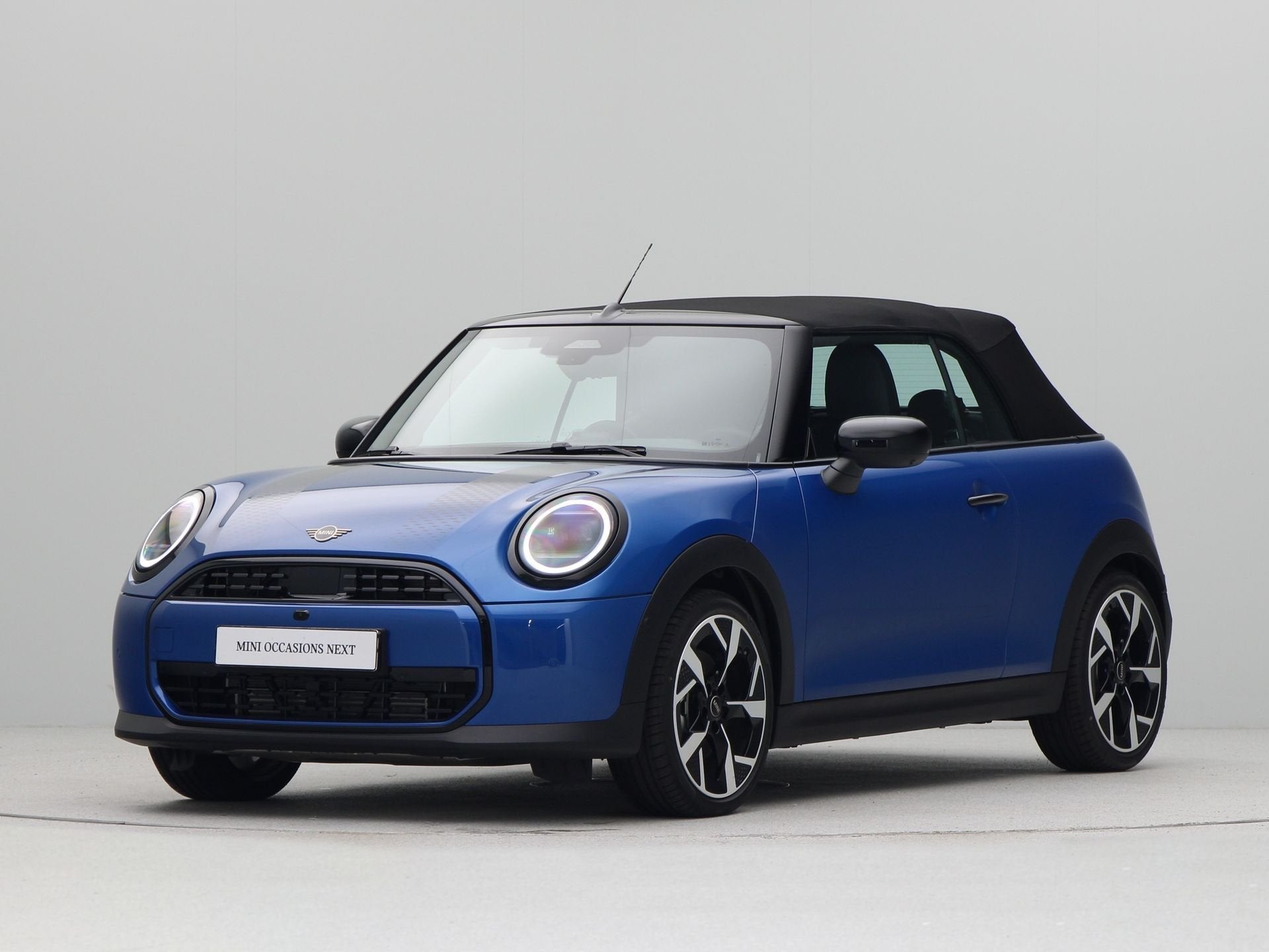 MINI Cabrio Cooper C Classic Pakket L PRIVATE LEASE EUR 656,, 1998 cc, 15 km/l, Zwart, Cabriolet