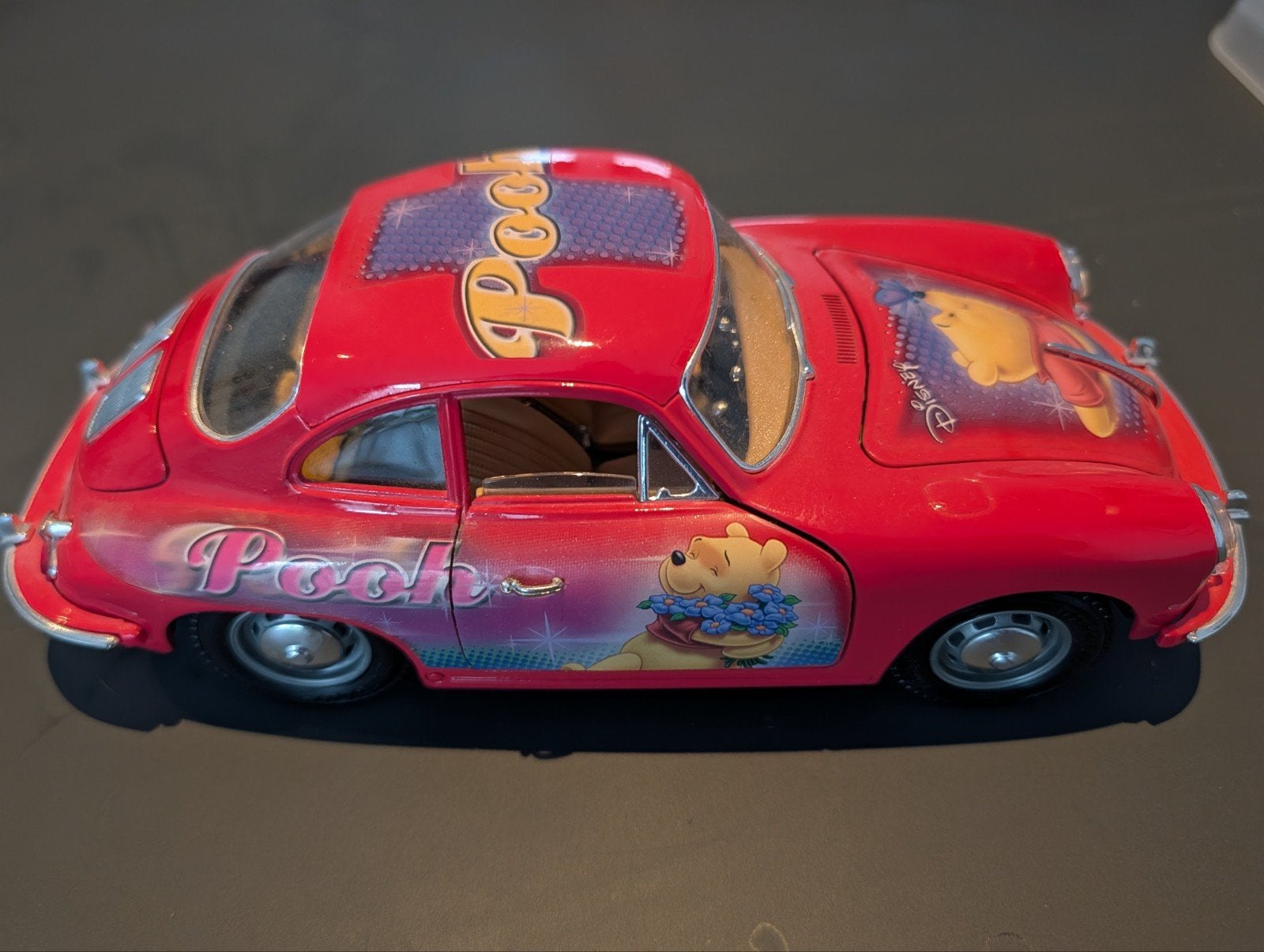 Disney Winnie de Poeh Porsche 356 B Modelauto 1:18, Ophalen of Verzenden, Auto