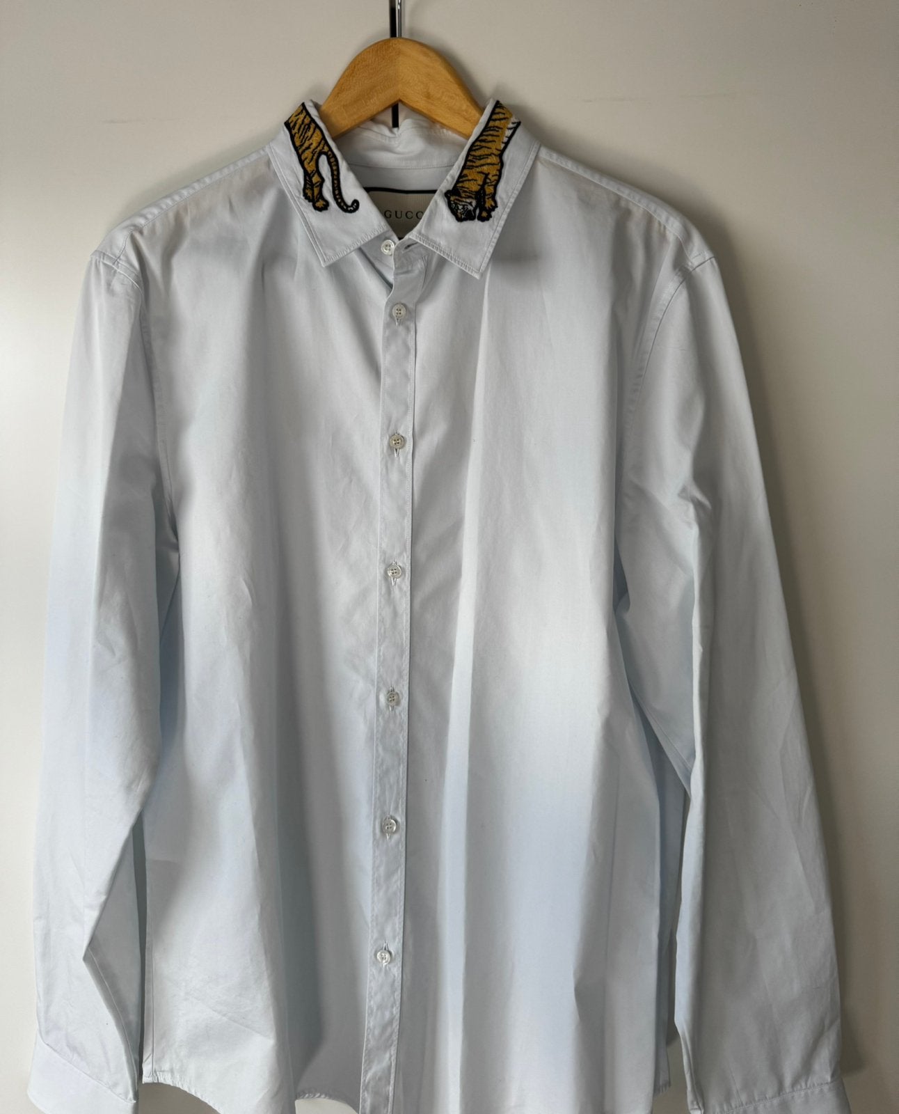 Wit gucci overhemd met tijger logo, Ophalen of Verzenden, Zo goed als nieuw, Wit, Halswijdte 41/42 (L)