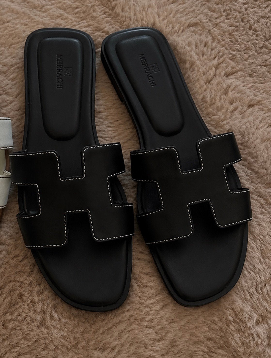 Hermes oran slippers zwart - gloednieuw, Kleding | Dames, Ophalen of Verzenden, Zo goed als nieuw