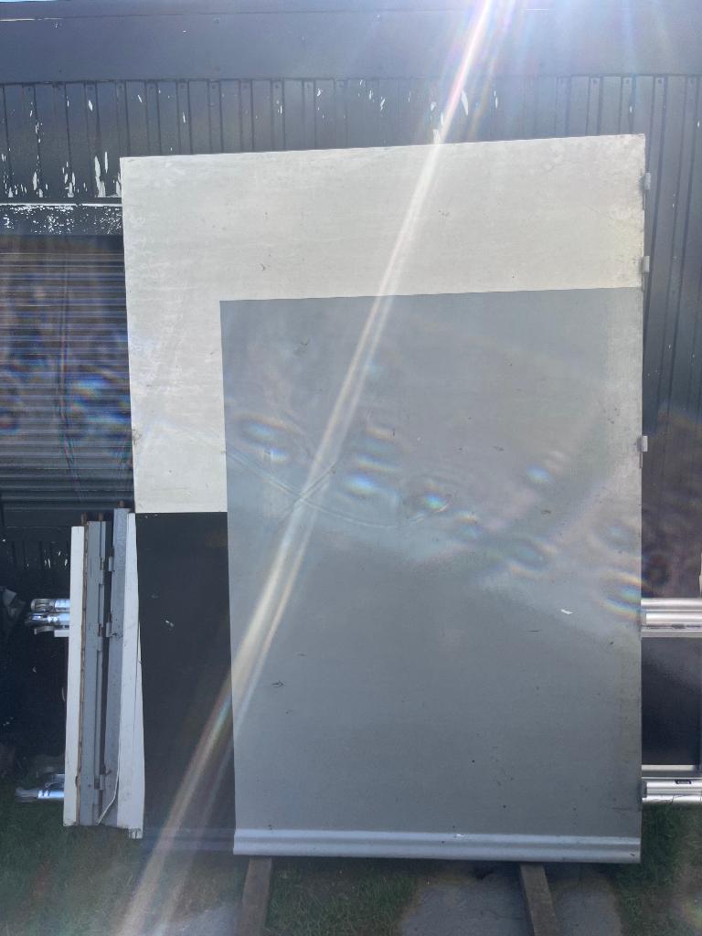 ZWARE OPENSLAANDE GARAGEDEUREN, Doe-het-zelf en Verbouw, Deuren en Horren, Ophalen, Gebruikt, 120 cm of meer, Garagedeur