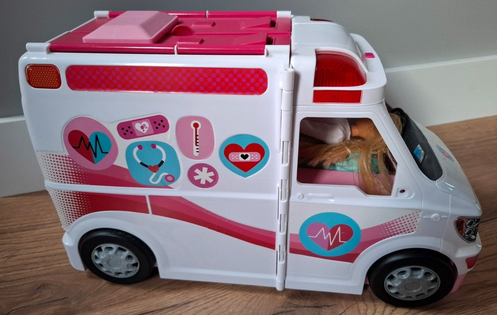 Barbie ambulance met accessoires, Ophalen, Gebruikt