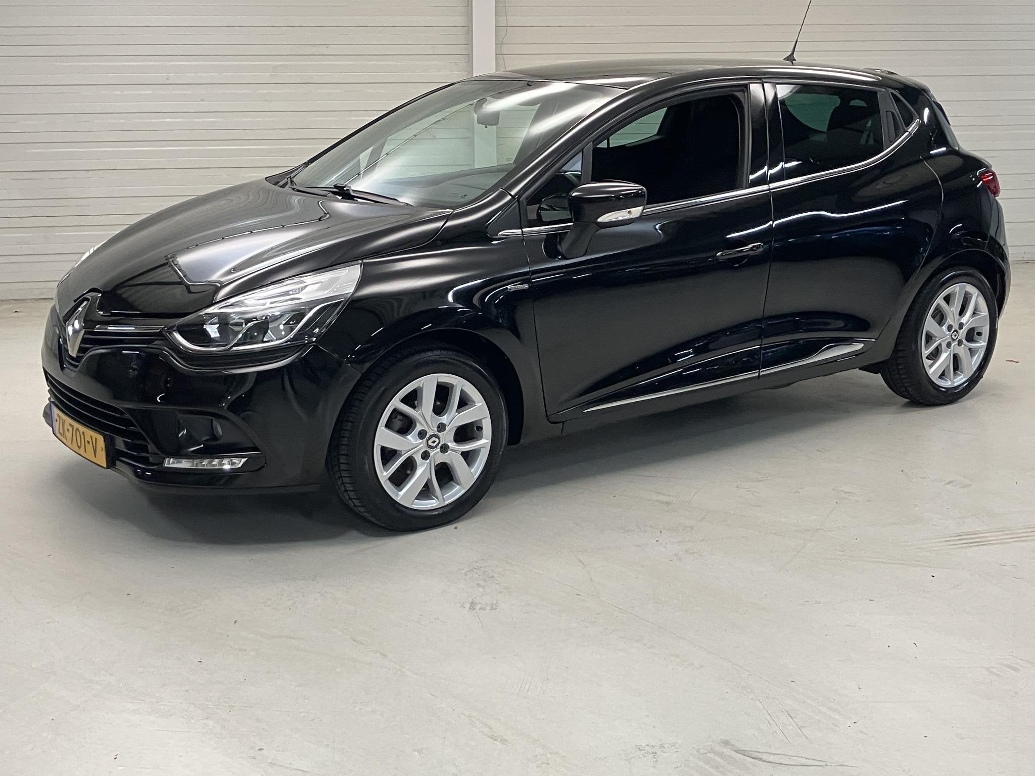 Renault Clio 0.9 TCe Limited Navigatie / Lichtmetalen velgen, Voorwielaandrijving, 898 cc, Stof, Euro 6