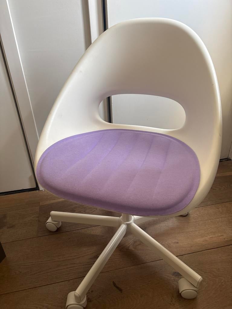 Witte bureaustoel met paars zitvlak ikea, Ophalen of Verzenden, Gebruikt, Wit, Bureaustoel
