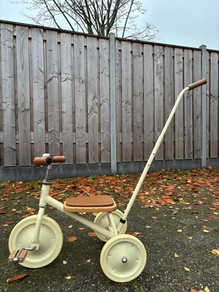Banwood driewieler tryke cream met duwstang, Ophalen, Zo goed als nieuw, Duwstang