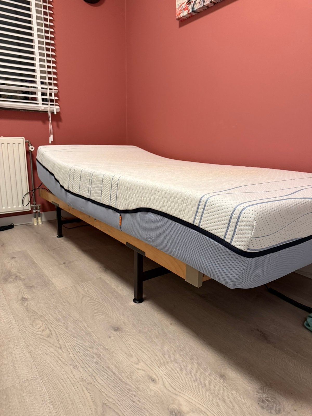 Ophalen:eenpersoonsbed met electrische lattenbodem en matras, Ophalen, 90 cm, Eenpersoons, Zo goed als nieuw