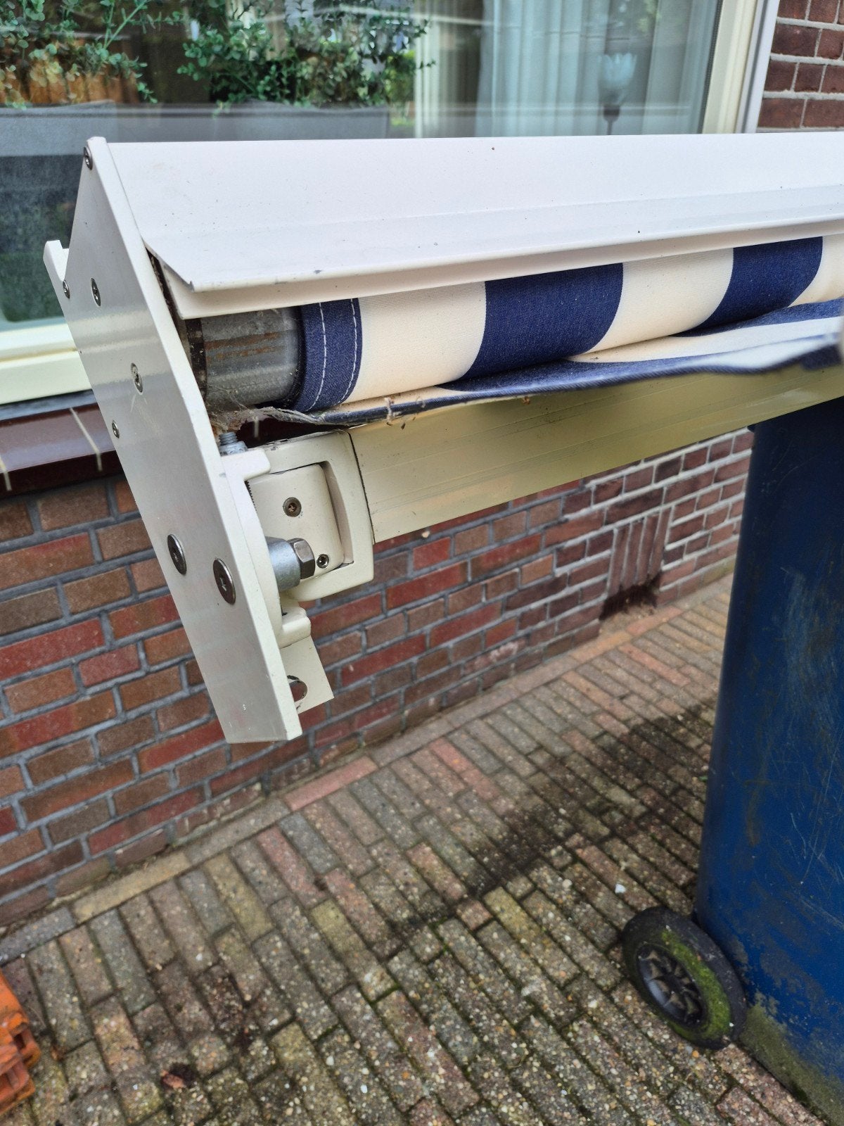 Gebruikt uitvalscherm, blauw-wit gestreept, handbediend, Tuin en Terras, Gebruikt, 450 cm of meer, Ophalen of Verzenden, 150 tot 300 cm