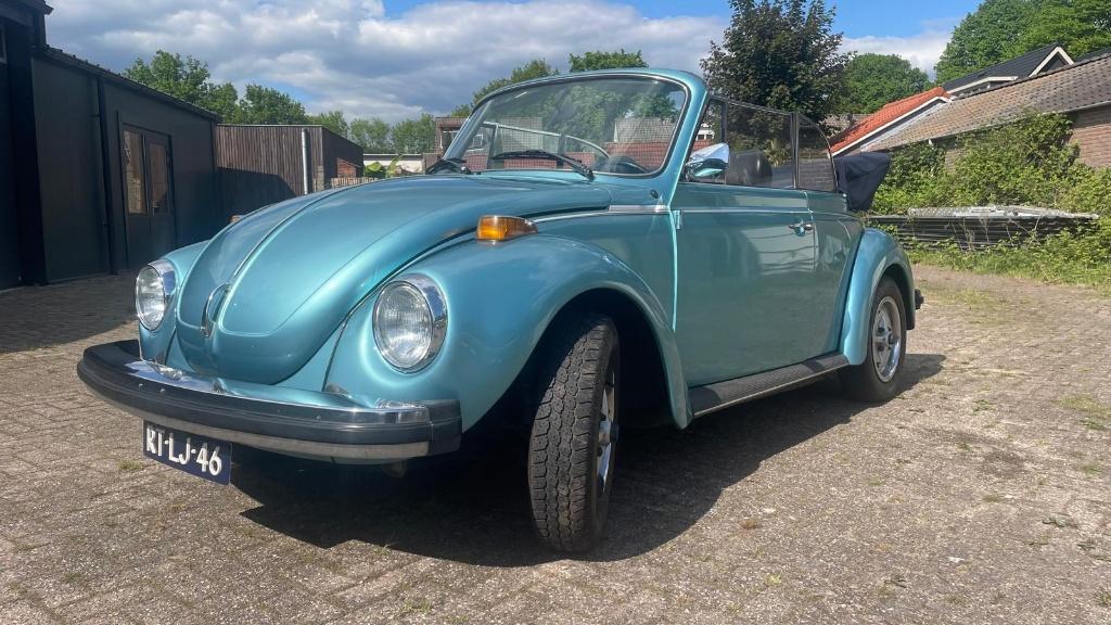VW Kever Karmann Cabrio 1303 LS 1.6 fuel injection uit 1979, Auto's, Achterwielaandrijving, Zwart, Cabriolet, Handgeschakeld