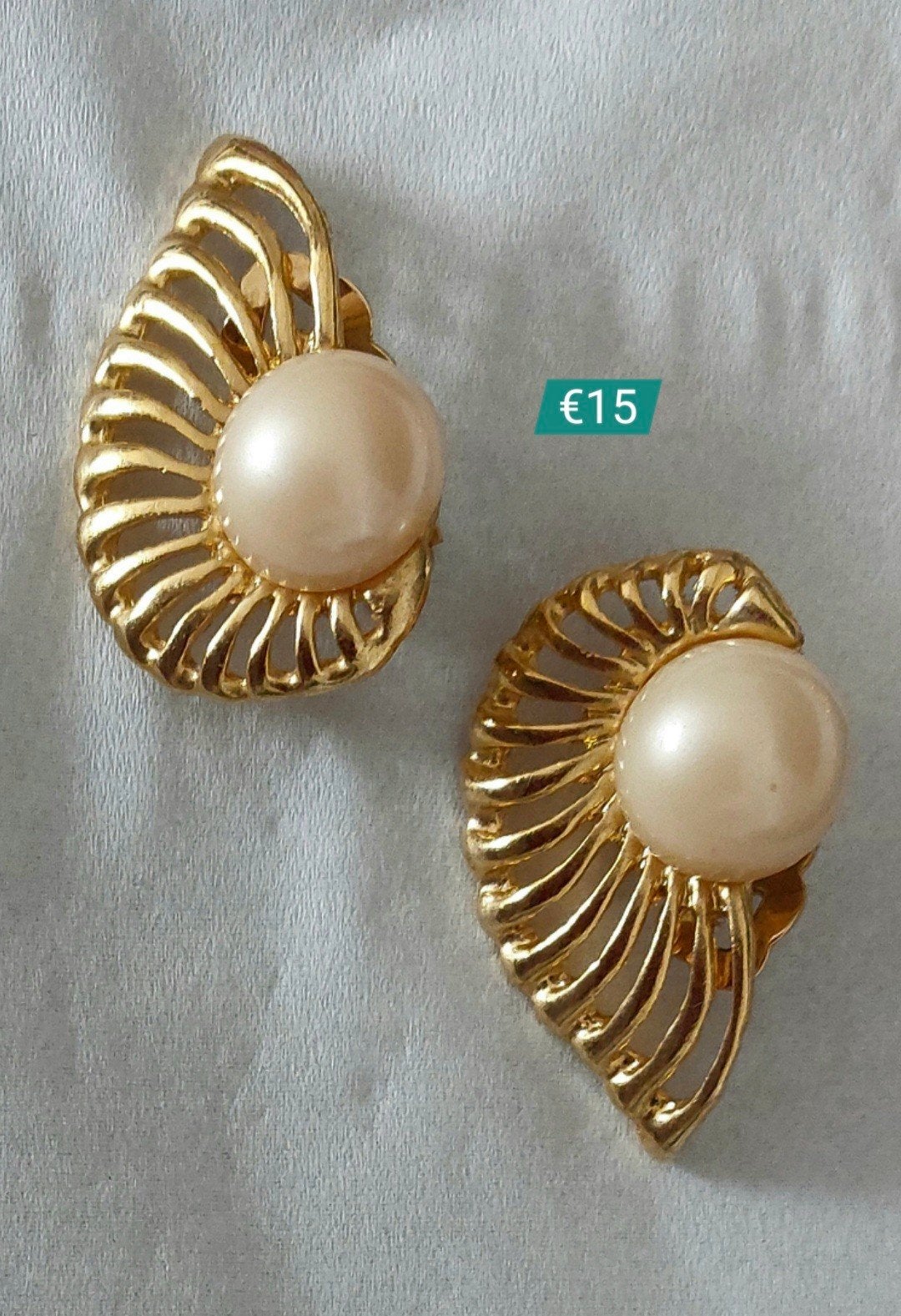 Oorbel voor €15, Ophalen of Verzenden, Zo goed als nieuw, Overige materialen, Knopjes of Stekers