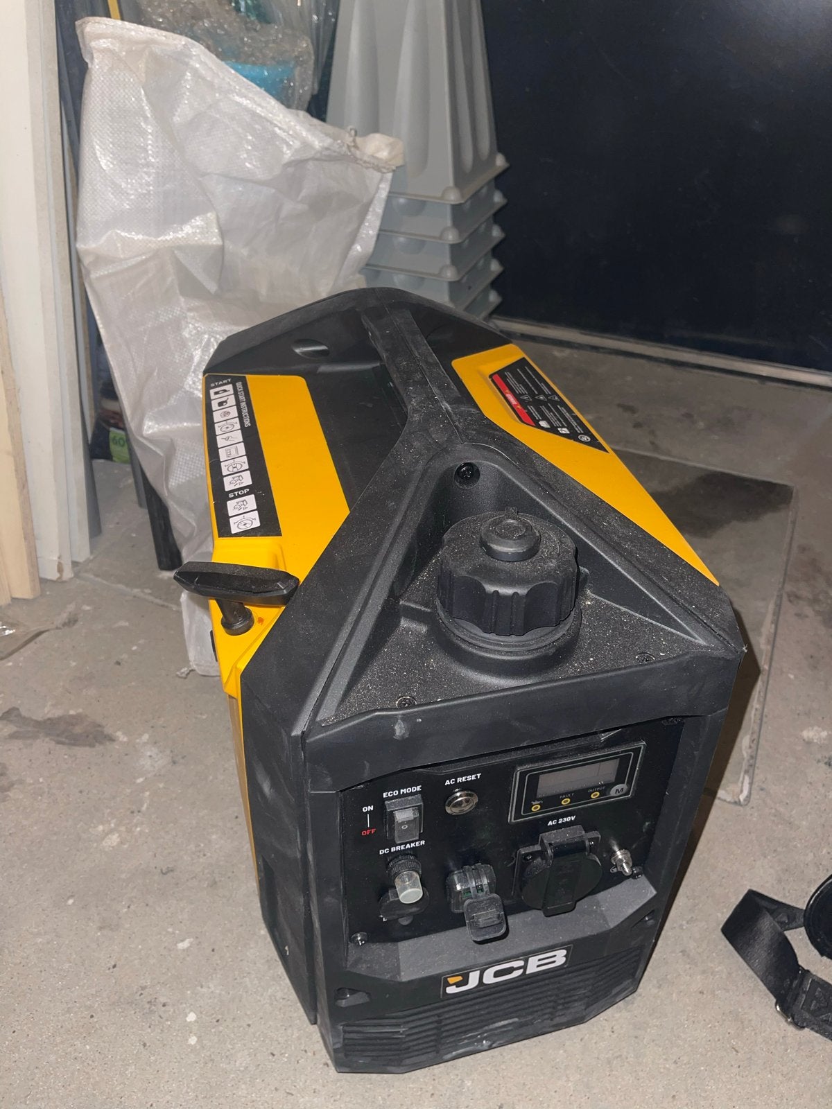 NIEUW! JCB Inverter Generator - Compact en Krachtig, Ophalen, Gebruikt, Benzine, Geluidgedempt