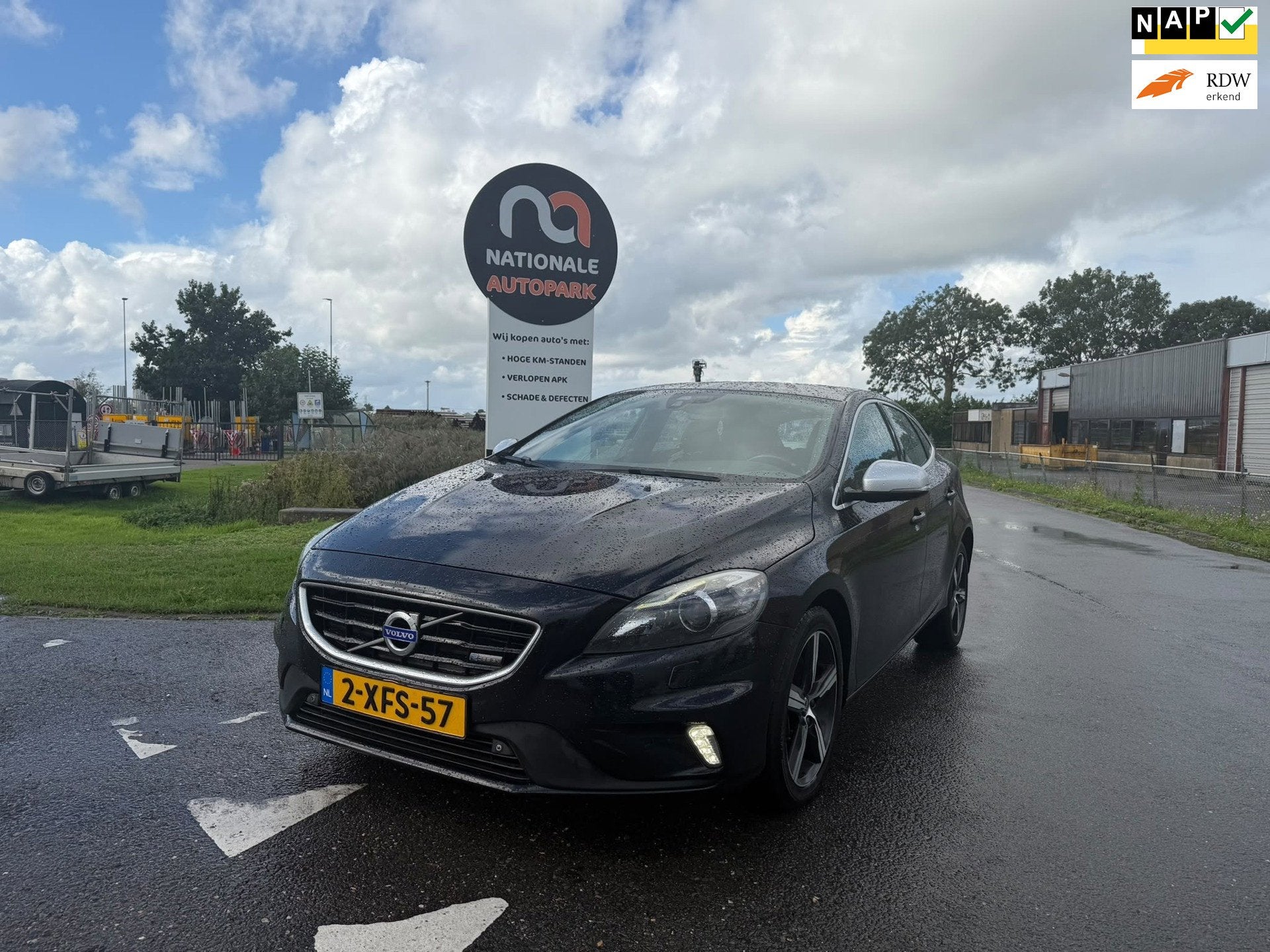 Volvo V40 2.0 D4 R-Design Business | 2014 | Diesel | Handges, Auto's, Voorwielaandrijving, Euro 5, Gebruikt, Zwart