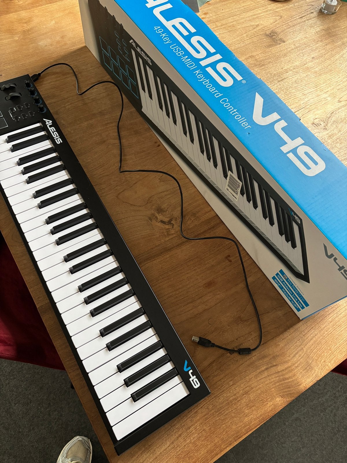 Alesis v49, Ophalen of Verzenden, Zo goed als nieuw, 49 toetsen, Overige merken