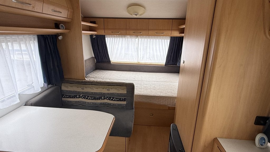 Beyerland Vitesse 460 MD bouwjaar 2002 met voortent &amp, Caravans en Kamperen, Schokbreker, Bedrijf, Treinzit, 750 - 1000 kg