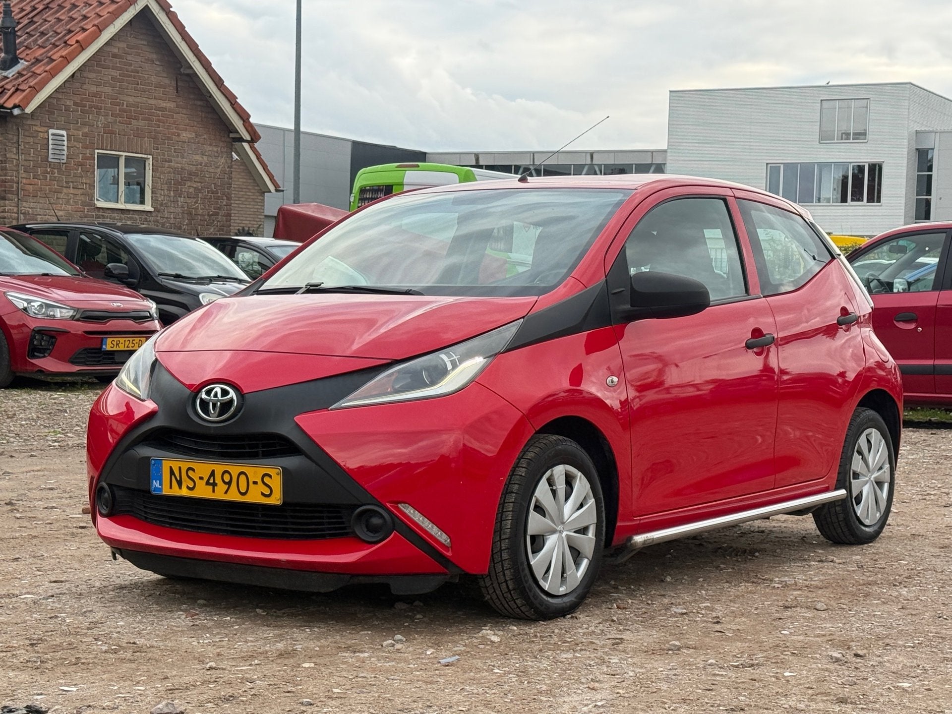 Toyota Aygo 1.0 VVT-i x-fun/ SIDE BARS/ AIRCO/ ZEER ZUINIG, Voorwielaandrijving, Gebruikt, Euro 6, Origineel Nederlands