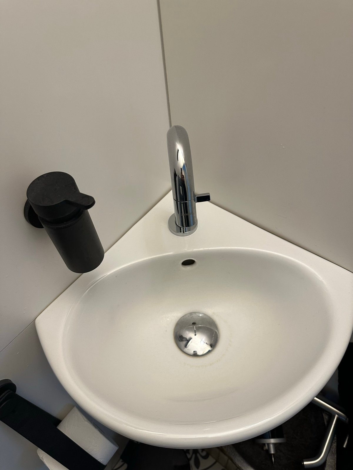 Hoek wastafel wc met kraan, sifon en accessoires, Doe-het-zelf en Verbouw, Sanitair, Ophalen of Verzenden, Zo goed als nieuw, Chroom