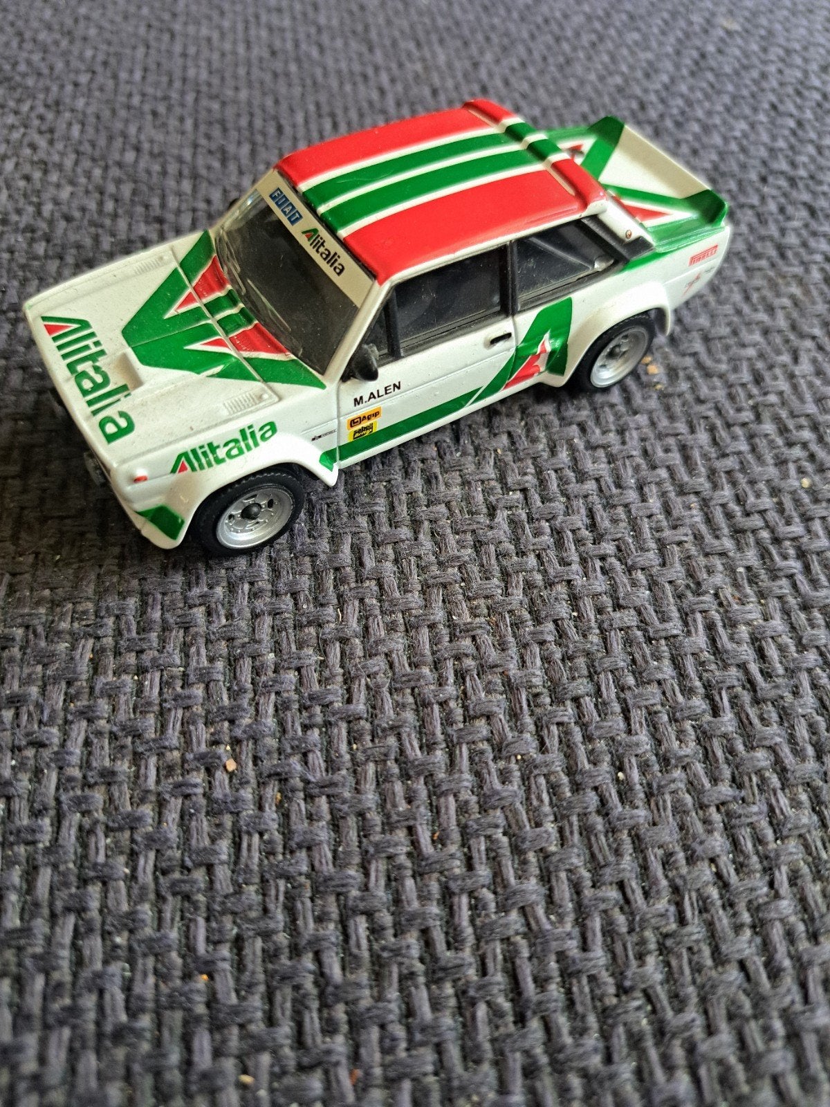 Burago model fiat 131 alitalia uitvoering, Hobby en Vrije tijd, Modelauto's | 1:43, Overige merken, Gebruikt, Auto, Italy